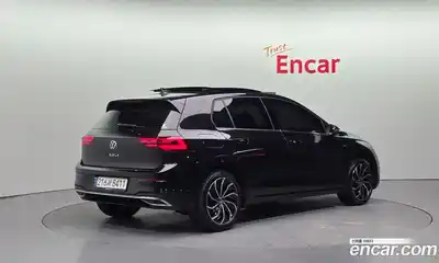 Volkswagen Golf 2023 2.0 Автомат в Москве № 215068, миниатюра 2