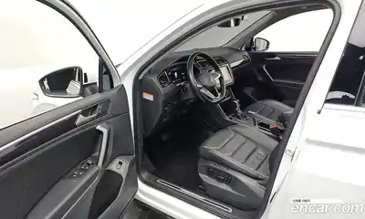 Volkswagen Tiguan 2022 2.0 Автомат в Москве № 215106, миниатюра 11