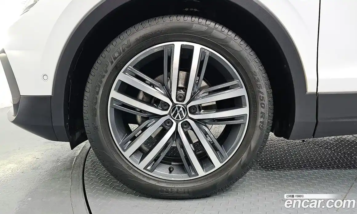 Volkswagen Tiguan 2022 2.0 Автомат в Москве № 215106, фото 5