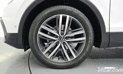 Volkswagen Tiguan 2022 2.0 Автомат в Москве № 215106, миниатюра 5