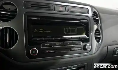 Volkswagen Tiguan 2015 2.0 Автомат в Москве № 222541, миниатюра 9