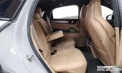 Porsche Cayenne 2022 3.0 Автомат в Москве № 230936, миниатюра 3