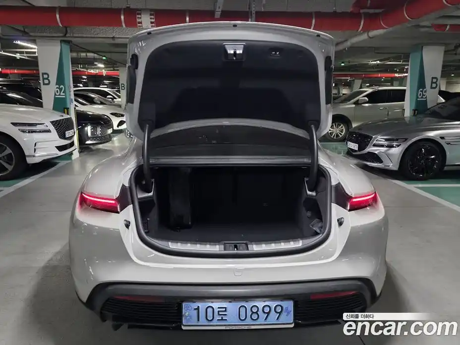 Porsche Taycan 2023 Автомат в Москве № 231020, фото 9