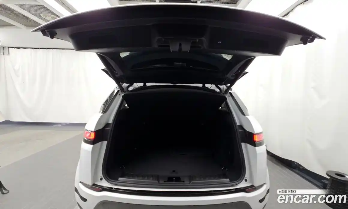 Land Rover Range-Rover Evoque 2023 2.0 Автомат в Москве № 231104, фото 20