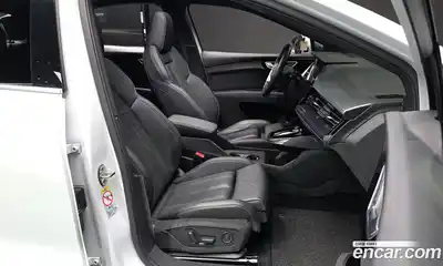 Audi Q4 e-tron 2022 0.2 Автомат в Москве № 244897, миниатюра 3