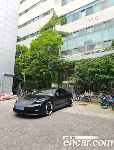 Porsche Taycan, 2024