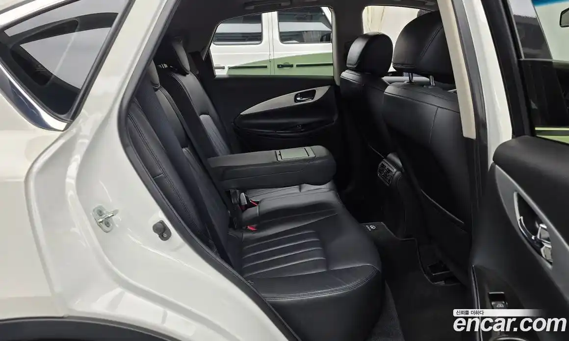 Infiniti QX50 2014 3.7 Автомат в Москве № 256129, фото 16