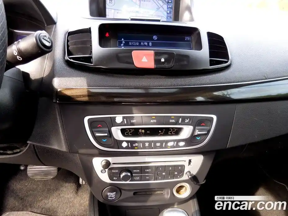 Renault SM3 2014 1.6 Автомат в Москве № 301651, фото 16