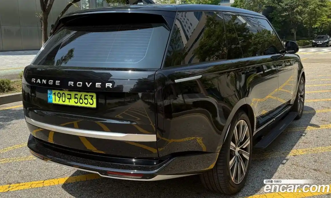 Land Rover Range-Rover 2024 4.4 Автомат в Москве № 316370, фото 2