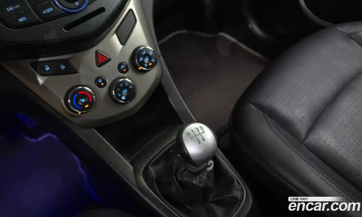 Chevrolet Aveo 2012 1.6 Механическая в Москве № 40033, фото 12