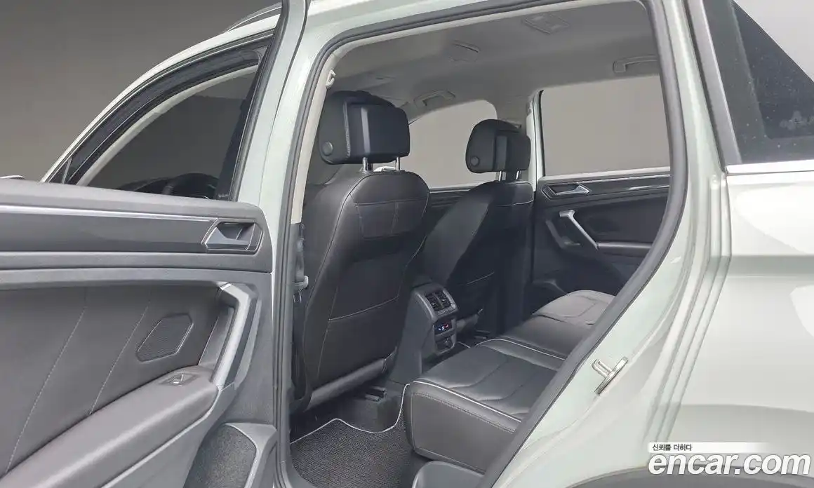 Volkswagen Tiguan 2023 2.0 Автомат в Москве № 432233, фото 18