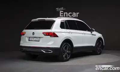 Volkswagen Tiguan 2023 2.0 Автомат в Москве № 432233, миниатюра 2