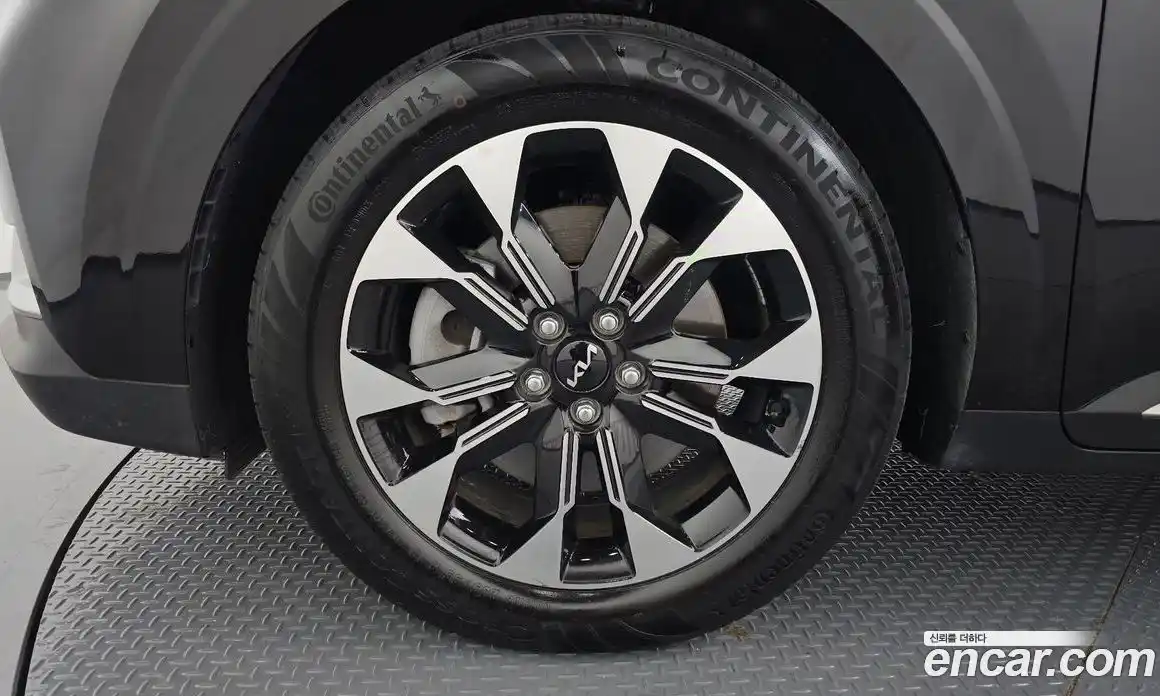 Kia Canival 2023 3.5 Автомат в Москве № 128728, фото 5