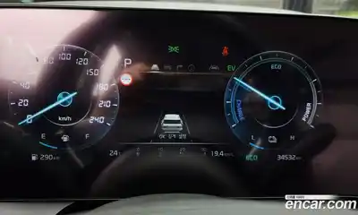 Kia Niro 2022 1.6 Автомат в Москве № 132948, миниатюра 5