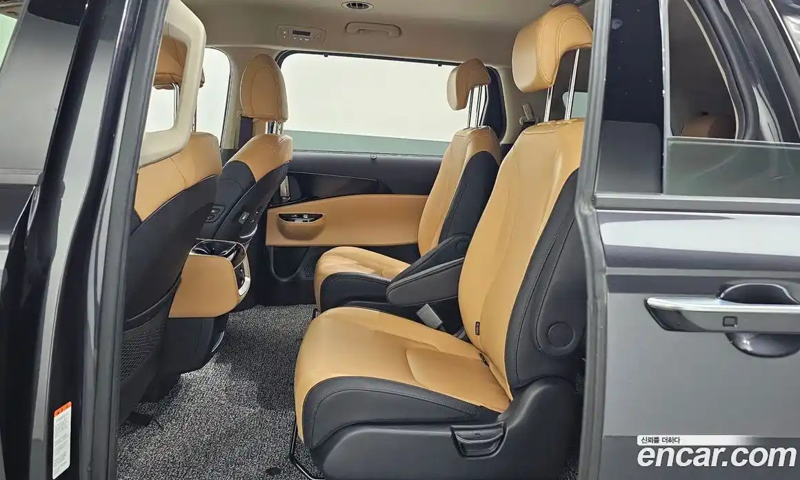 Kia Canival 2023 3.5 Автомат в Москве № 133948, фото 15