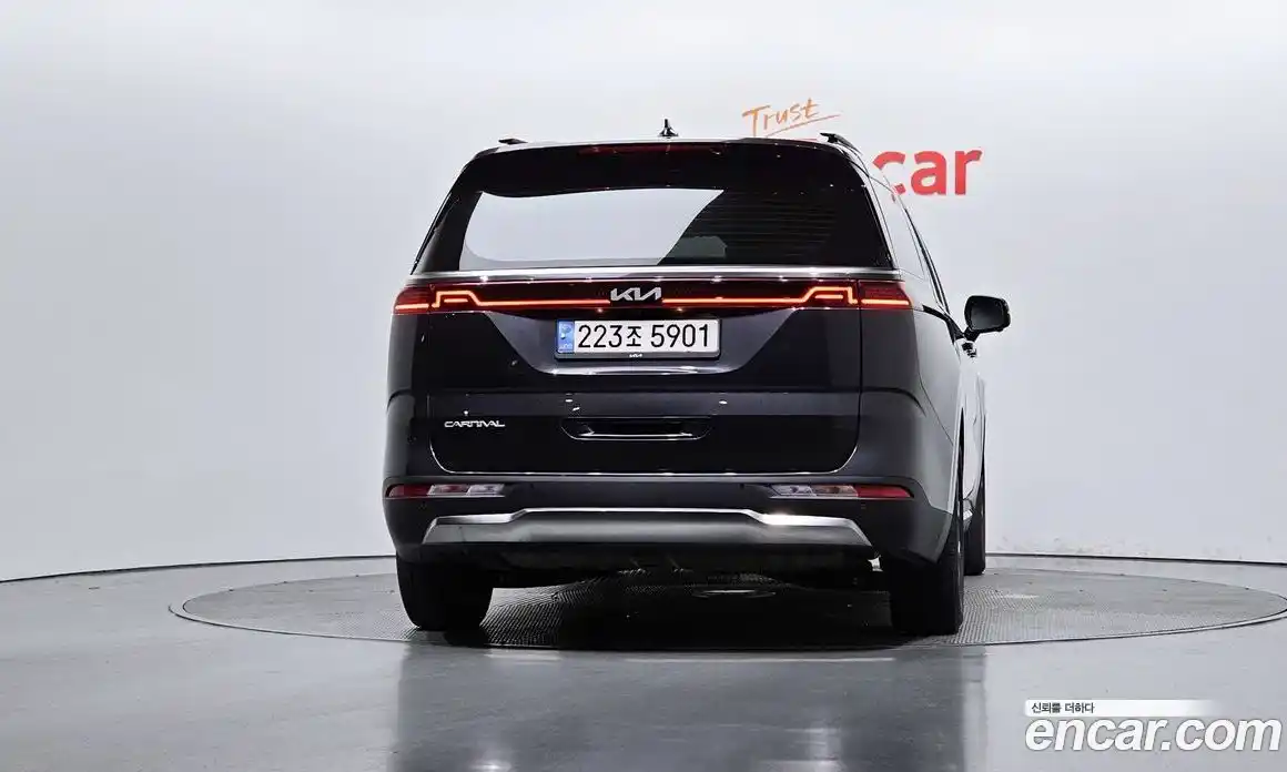 Kia Canival 2023 3.5 Автомат в Москве № 133948, фото 17