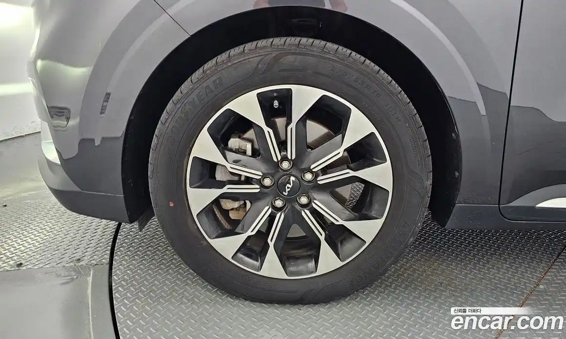 Kia Canival 2023 3.5 Автомат в Москве № 133948, фото 3