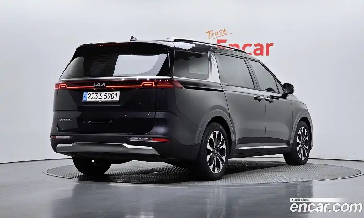 Kia Canival 2023 3.5 Автомат в Москве № 133948, фото 6