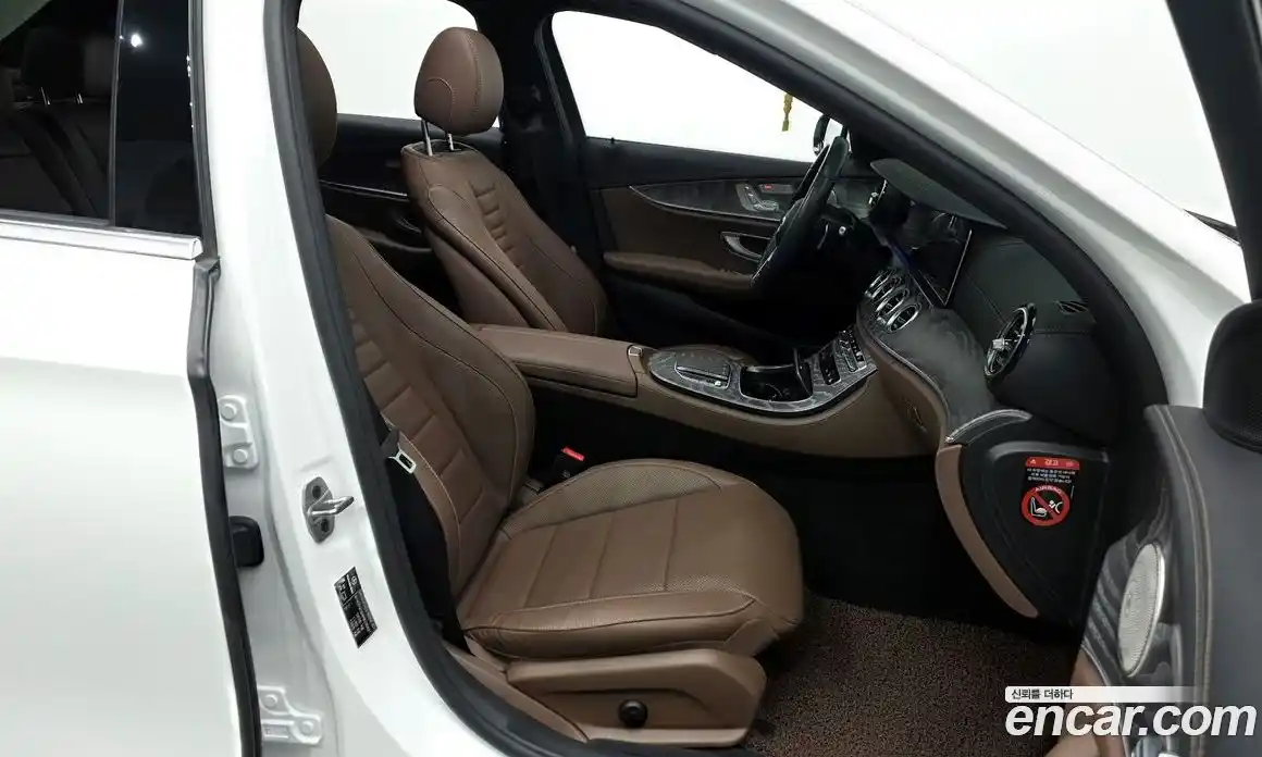 Mercedes-Benz E-Class 2023 2.0 Автомат в Москве № 136118, фото 11