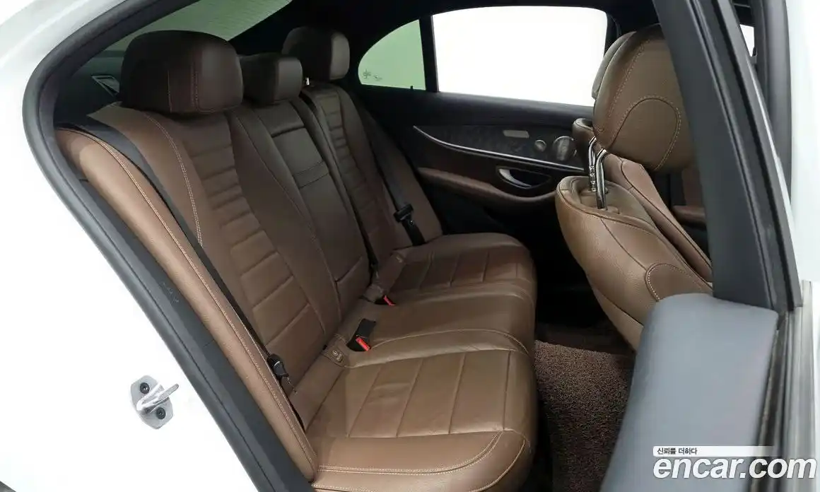 Mercedes-Benz E-Class 2023 2.0 Автомат в Москве № 136118, фото 12