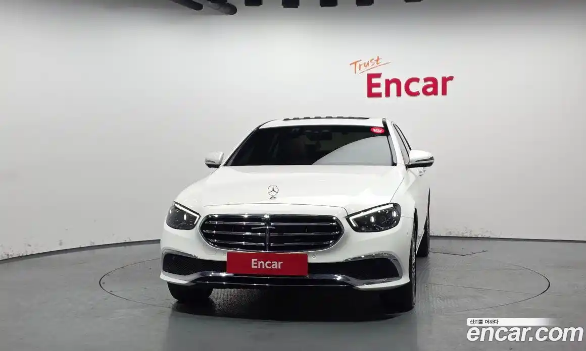 Mercedes-Benz E-Class 2023 2.0 Автомат в Москве № 136118, фото 3