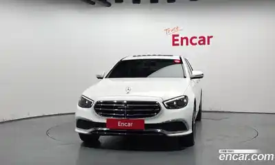 Mercedes-Benz E-Class 2023 2.0 Автомат в Москве № 136118, миниатюра 3