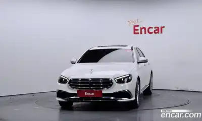 Mercedes-Benz E-Class 2023 2.0 Автомат в Москве № 137045, миниатюра 3