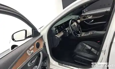 Mercedes-Benz E-Class 2023 2.0 Автомат в Москве № 137045, миниатюра 10