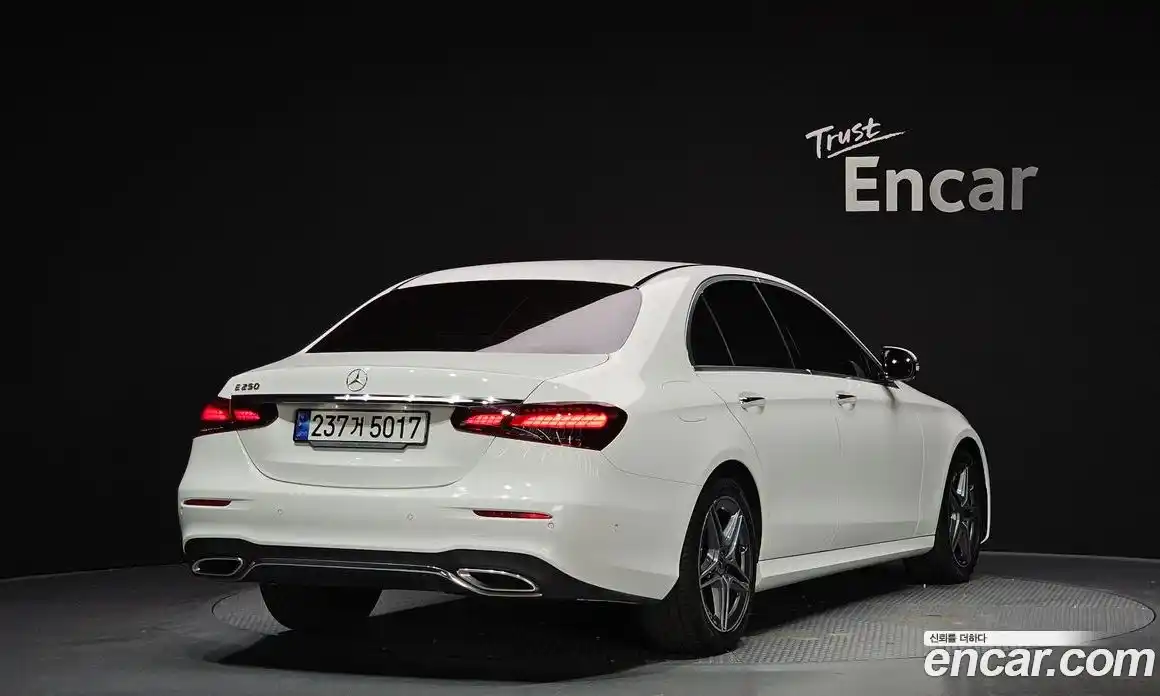 Mercedes-Benz E-Class 2023 2.0 Автомат в Москве № 139773, фото 19