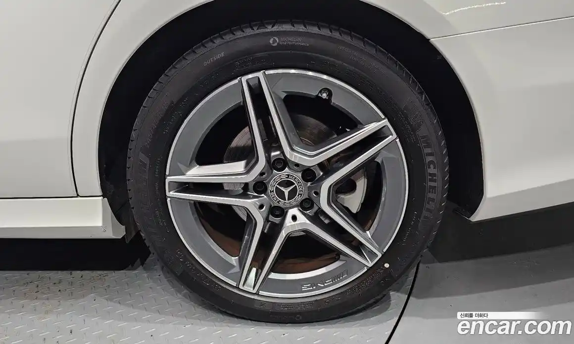 Mercedes-Benz E-Class 2023 2.0 Автомат в Москве № 139773, фото 5