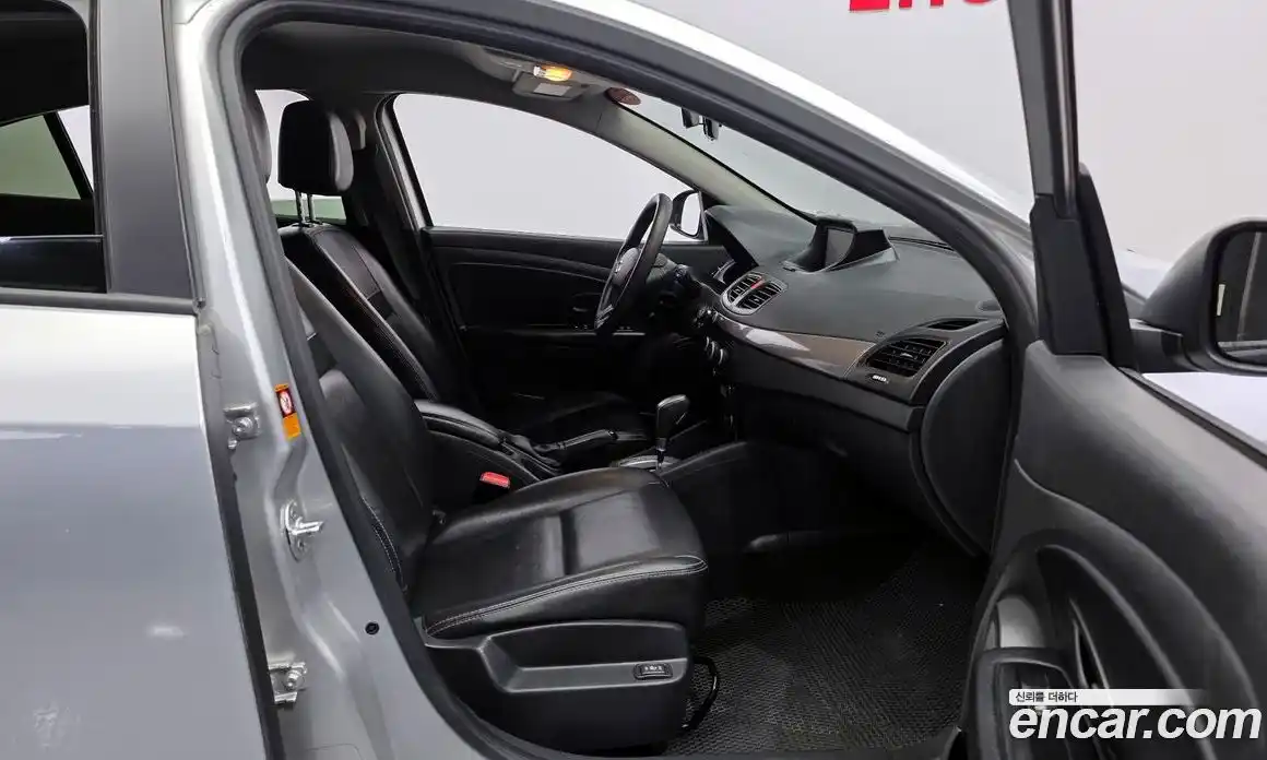 Renault SM3 2015 1.6 Автомат в Москве № 147964, фото 16