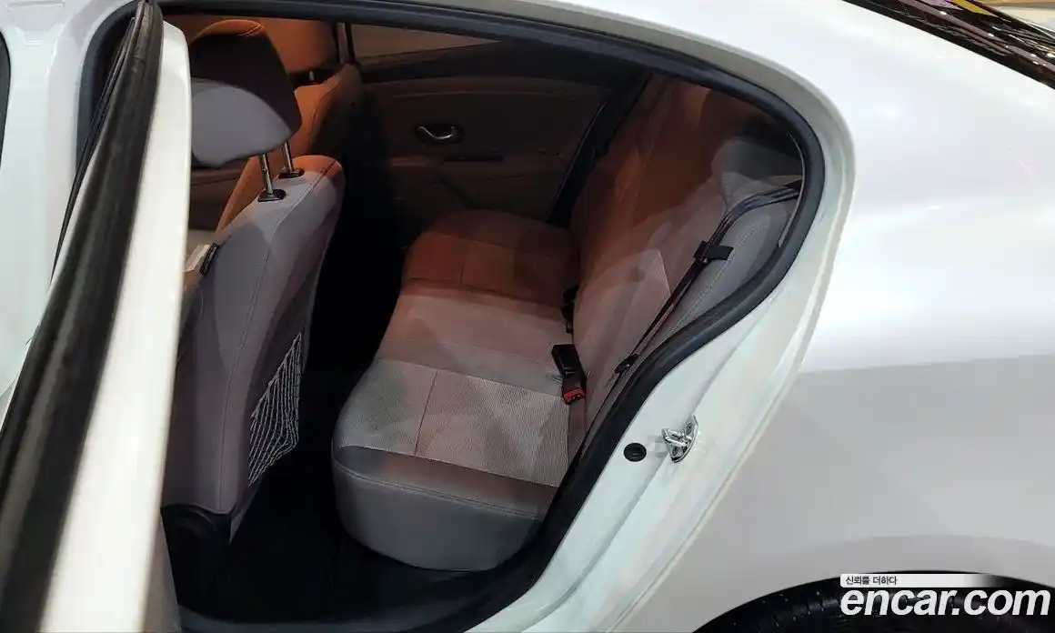 Renault SM3 2011 2.0 Автомат в Москве № 149392, фото 16