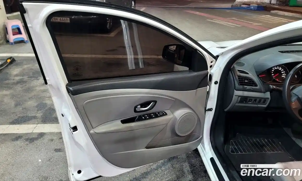 Renault SM3 2011 2.0 Автомат в Москве № 149392, фото 10