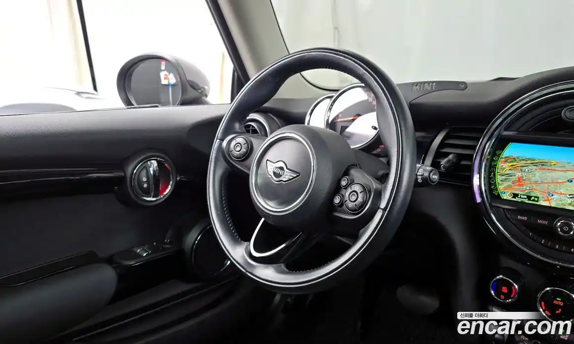 Mini Cooper 2016 1.5 Автомат в Москве № 153522, фото 4