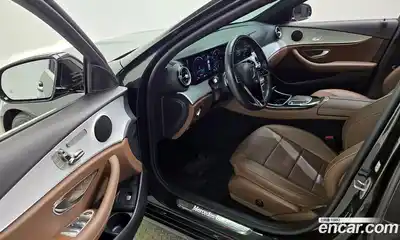 Mercedes-Benz E-Class 2021 2.0 Автомат в Москве № 158655, миниатюра 2