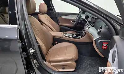 Mercedes-Benz E-Class 2021 2.0 Автомат в Москве № 158655, миниатюра 4