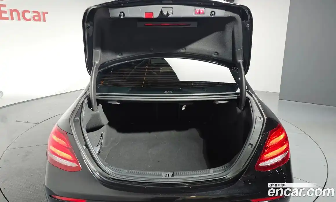 Mercedes-Benz E-Class 2020 2.0 Автомат в Москве № 161608, фото 19