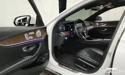 Mercedes-Benz E-Class 2022 1.9 Автомат в Москве № 161916, миниатюра 3