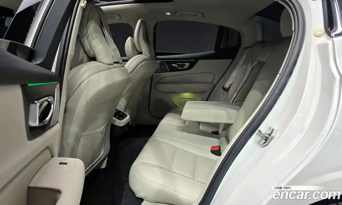 Volvo S60 2023 2.0 Автомат в Москве № 164297, фото 1