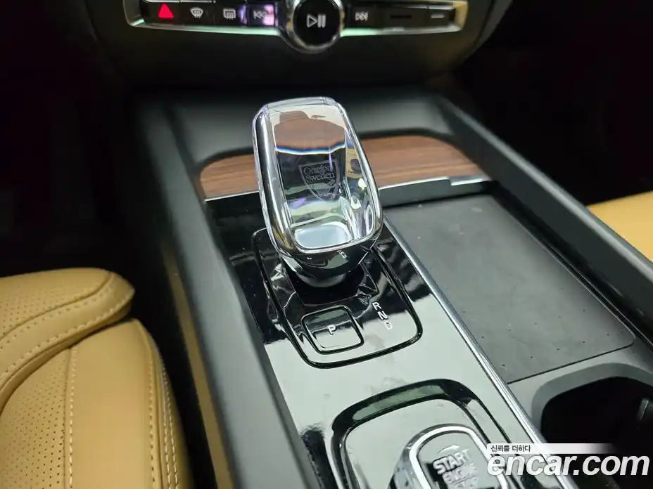 Volvo V60 2024 2.0 Автомат в Москве № 164728, фото 9