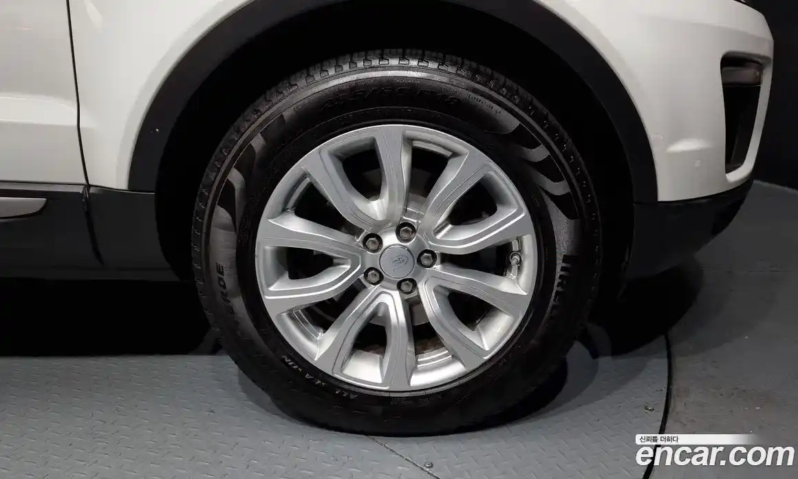 Land Rover Range-Rover Evoque 2017 2.0 Автомат в Москве № 166611, фото 7