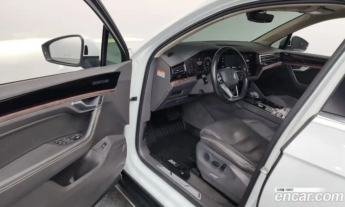 Volkswagen Touareg 2021 3.0 Автомат в Москве № 168763, фото 10