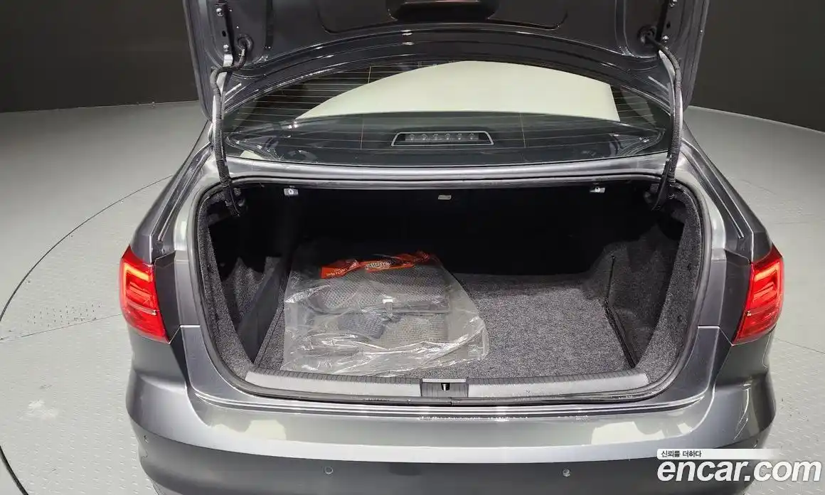 Volkswagen Jetta 2015 2.0 Автомат в Москве № 169065, фото 19