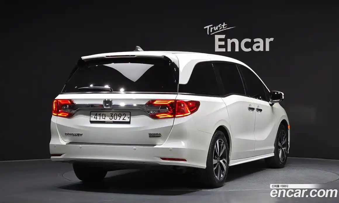 Honda Odyssey 2018 3.5 Автомат в Москве № 170556, фото 1