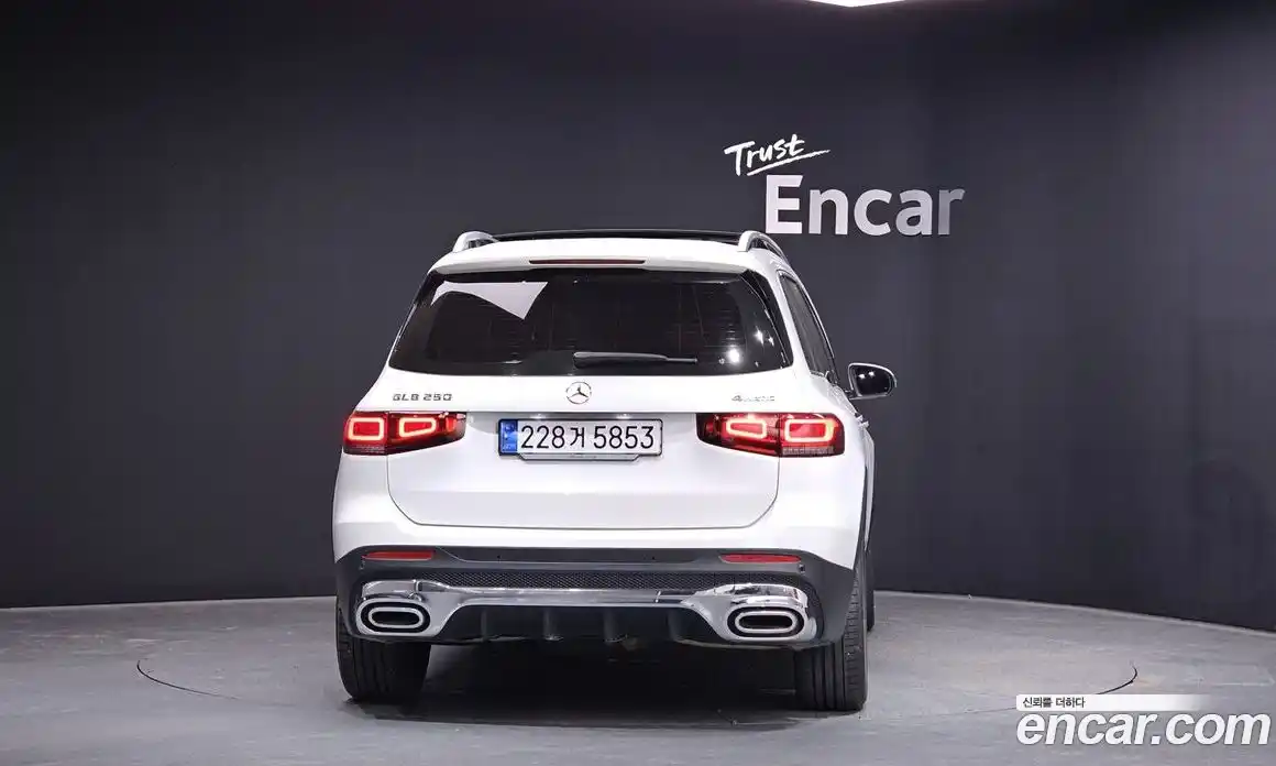 Mercedes-Benz GLB-Class 2023 2.0 Автомат в Москве № 179583, фото 8