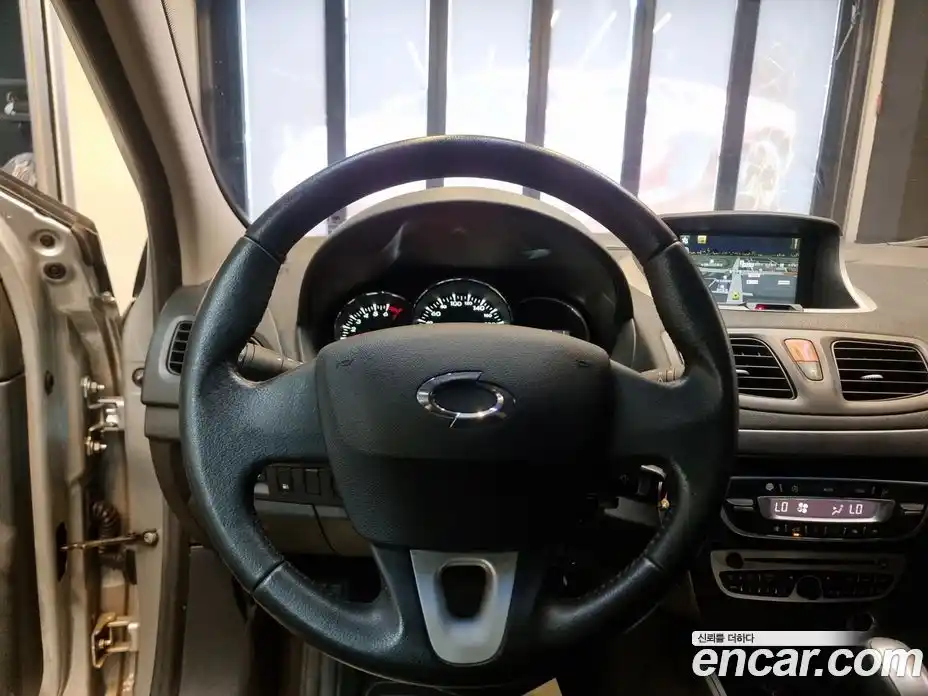 Renault SM3 2010 1.6 Автомат в Москве № 186329, фото 18