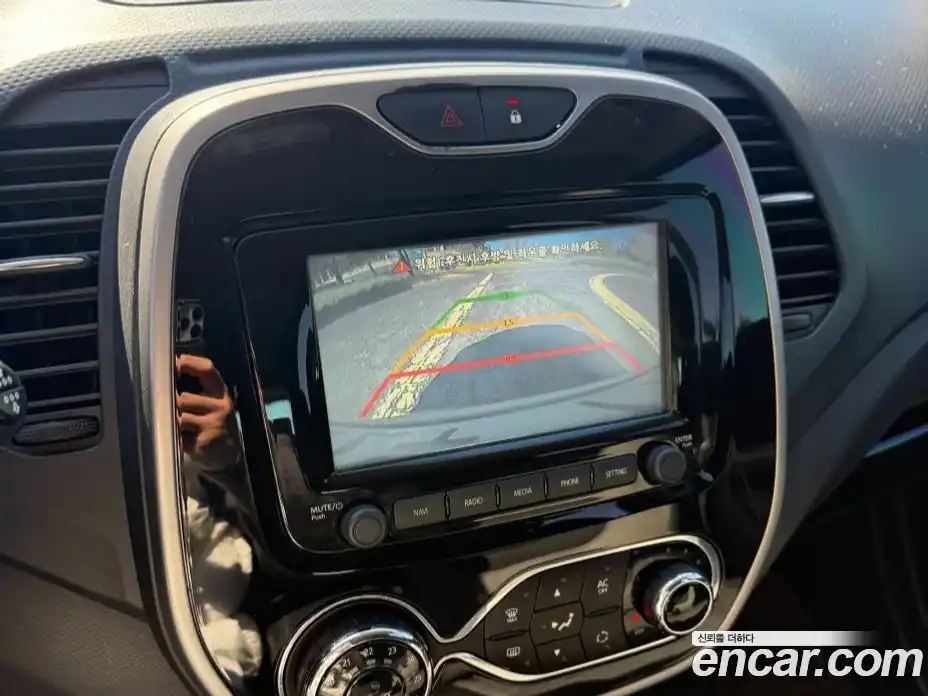 Renault QM3 2014 1.5 Автомат в Москве № 186688, фото 12