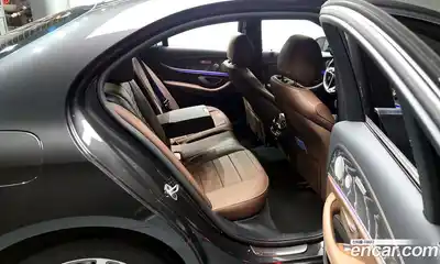 Mercedes-Benz E-Class 2022 2.0 Автомат в Москве № 193801, миниатюра 5