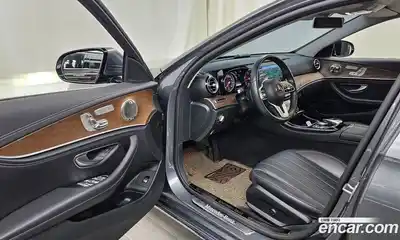Mercedes-Benz E-Class 2019 1.9 Автомат в Москве № 194203, миниатюра 4