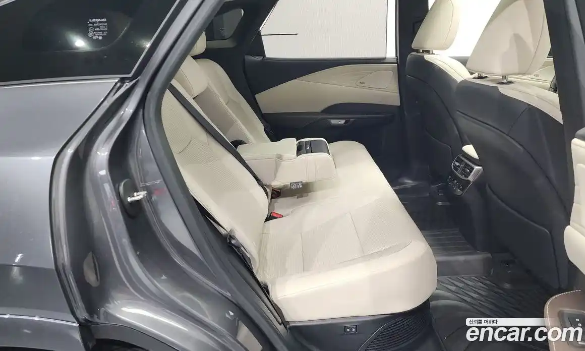 Lexus RX 2024 2.5 Автомат в Москве № 198758, фото 3